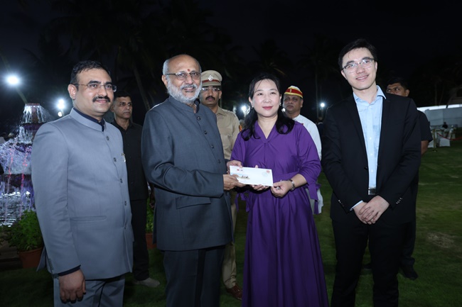 Maharashtra Governor Hosts Reception for Consuls on the Eve of Maharashtra Day