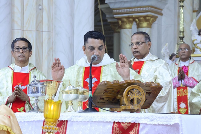 Chrism Mass 2025: Priests Renew Promises, Sacred Oils Blessed in Mangalore
