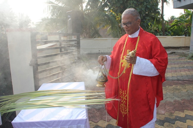 Milagres Cathedral, Kallianpur of the Udupi diocese observes Palm Sunday with devotion and Solemnity
