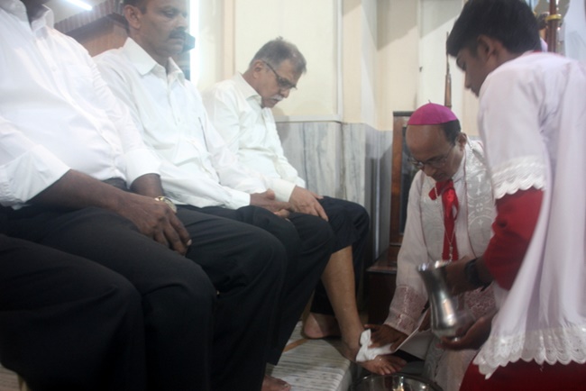 Milagres Cathedral Kallianpur observes Maundy Thursday with Solemnity and devotion