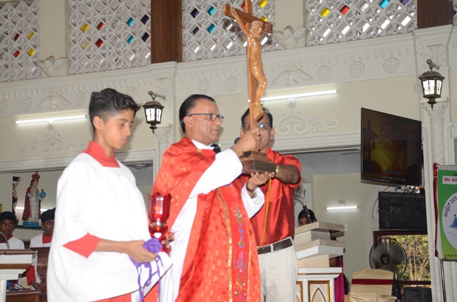 Good Friday Observed with Solemnity at St Anne Church, Thottam