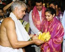 Udupi: Kannada Actress Ramya visits temples