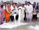 Fishermen offer Samudra Pooja at Tannirbhavi, Malpe