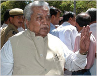 Keshubhai Patel quits, to launch new party
