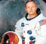 Neil Armstrong, the ’giant leap’ man, dies at 82