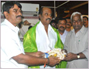 Udupi: Rajinikanth offers prayers at Kollur