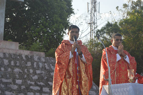 Udupi: Palm Sunday Observed with Devotion in St. Lawrence Church, Moodubelle