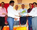 Mumbai: Kannadiga Patrakartara Sangh Maharashtra ® Releases 2014 Diary & Directory in Metro