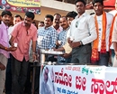Udupi: Namo Brigade organizes Tea distribution at Moodubelle