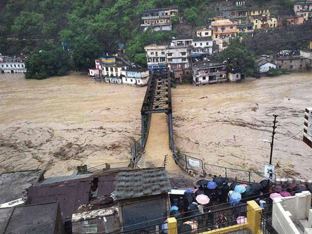 Rain toll rises to 131, over 73,000 pilgrims stranded