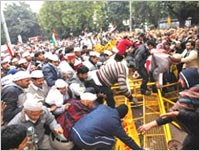 Arvind Kejriwal ends protest, two cops sent on leave
