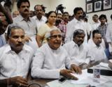 13 BJP legislators quit Karnataka assembly