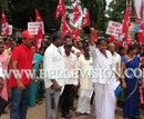 Mangalore: Beedi Workers demand restoration of scholarship to their children