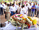 Mangaluru: Thousands bid adieu to retired DySP B J Bhandary