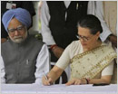 Sonia Gandhi sees conspiracy in attacks against PM, hints at Team Anna