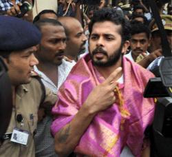 Sreesanth arrives in Kerala to tumultuous welcome