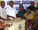 Mangalore: Mogaveer Co-op Society ® Boloor Distributes 73 Cool-Boxes to Needy Fisher Women