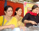 Mumbai: Billawa Jagruti Balaga - Women Wing distributes Breakfast to Cancer Patients