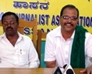 Hassan: State Raita Sangh VP Laxminarayan urges Farmers to vote to able Candidate shun caste