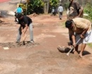 M’lore: Youngsters Contribute Voluntary Service in repairing Alape – Kembar Road