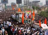Lakhs come to catch a last glimpse of Thackeray