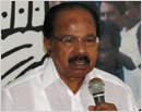Mangalore: Veerappa Moily addresses Congress workers on many issues