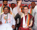 Sonia in Mangalore:  Exhorts partymen to uphold  Cong ‘Hand’