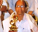 Mumbai: Guru Narayan Literary Award – 2013 Conferred on Veteran Litterateur V Ga Nayak