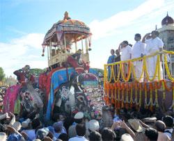 Royal procession marks grand finale of Dasara fest in Mysore