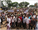 Mangalore: Students join in large numbers to protest against Home Stay at Padil