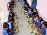 350 children hospitalised after having midday meal in school