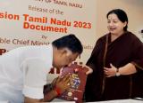 Loyal to the core, new TN CM skips Jaya’s chambers