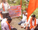 Mangalore: VHP-Bajrangdal Activists protest against arrest of leaders in Ayodhya