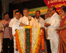 Mangalore : Resounding welcome to Dr.Veerandra Heggade at Kudroli Temple