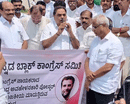 Mangaluru: Congress stages protest condemning BJP for depicting Ra Ga as Ravan